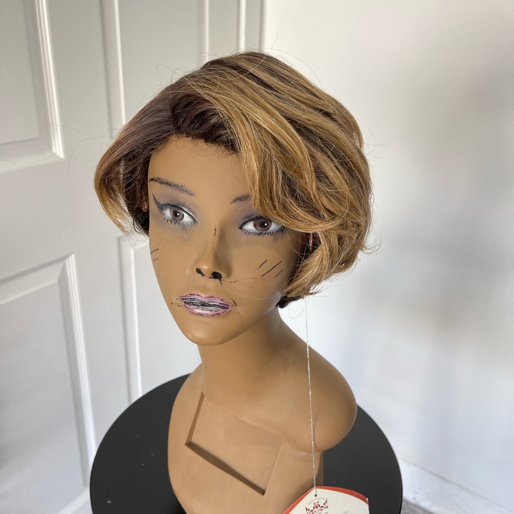 Blonde caramel wig